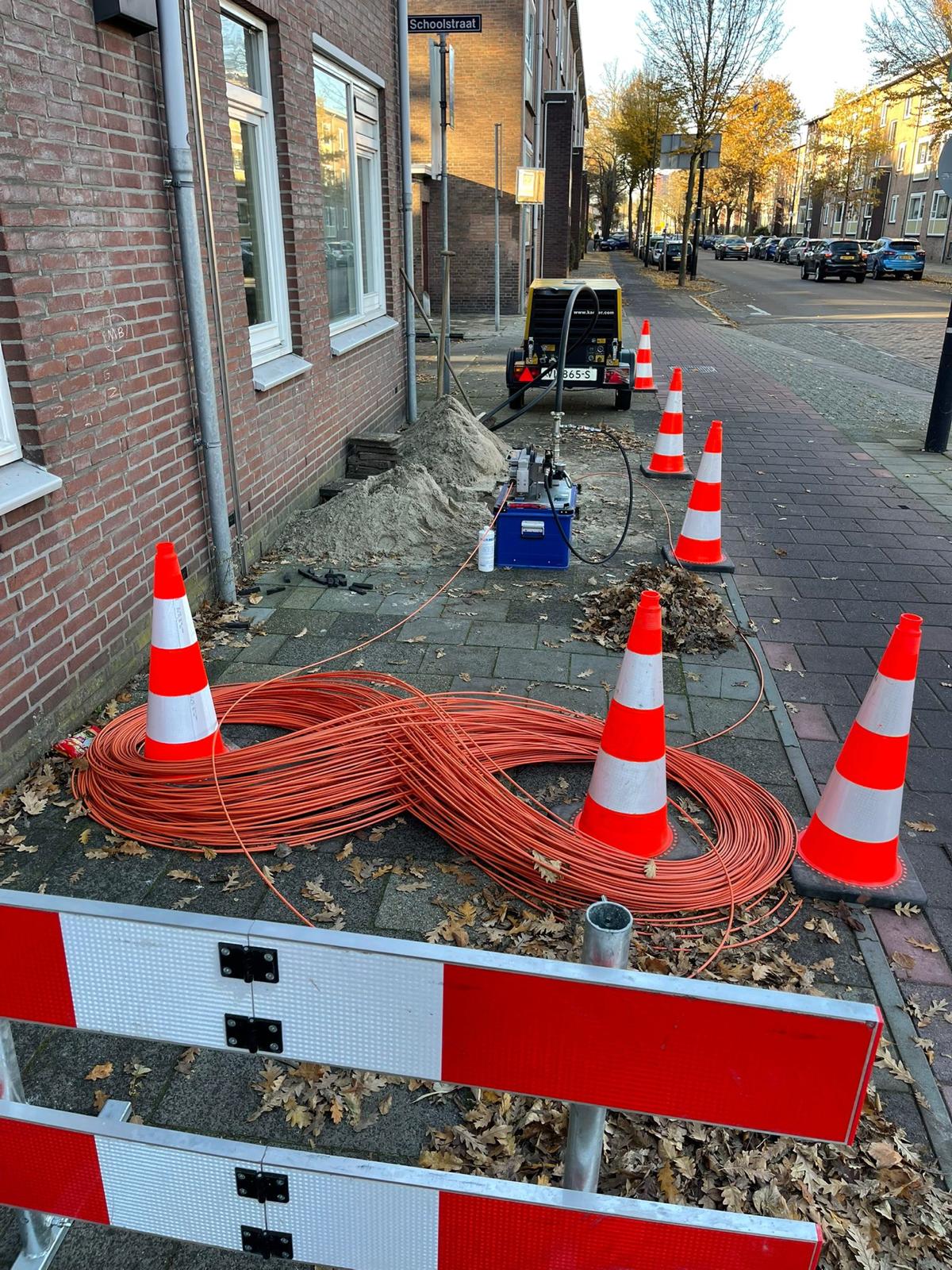 Glasvezelkabel op de werklocatie, klaar om ingeblazen te worden